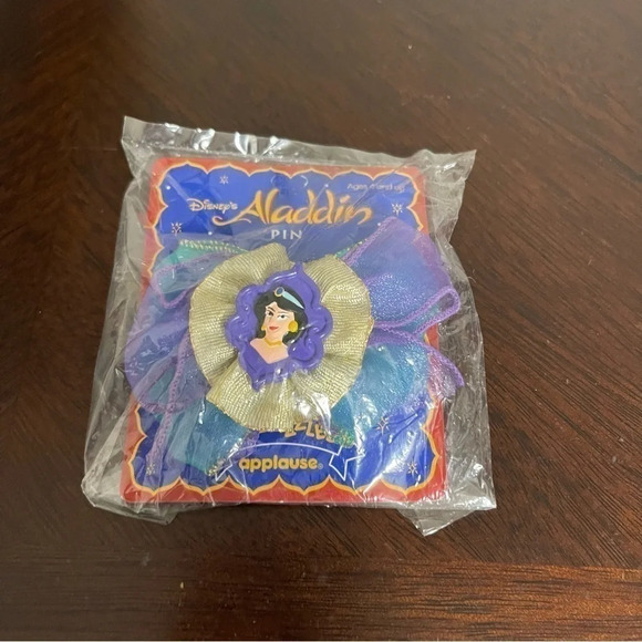 Disney Aladdin Jasmine Pin - Picture 1 of 2